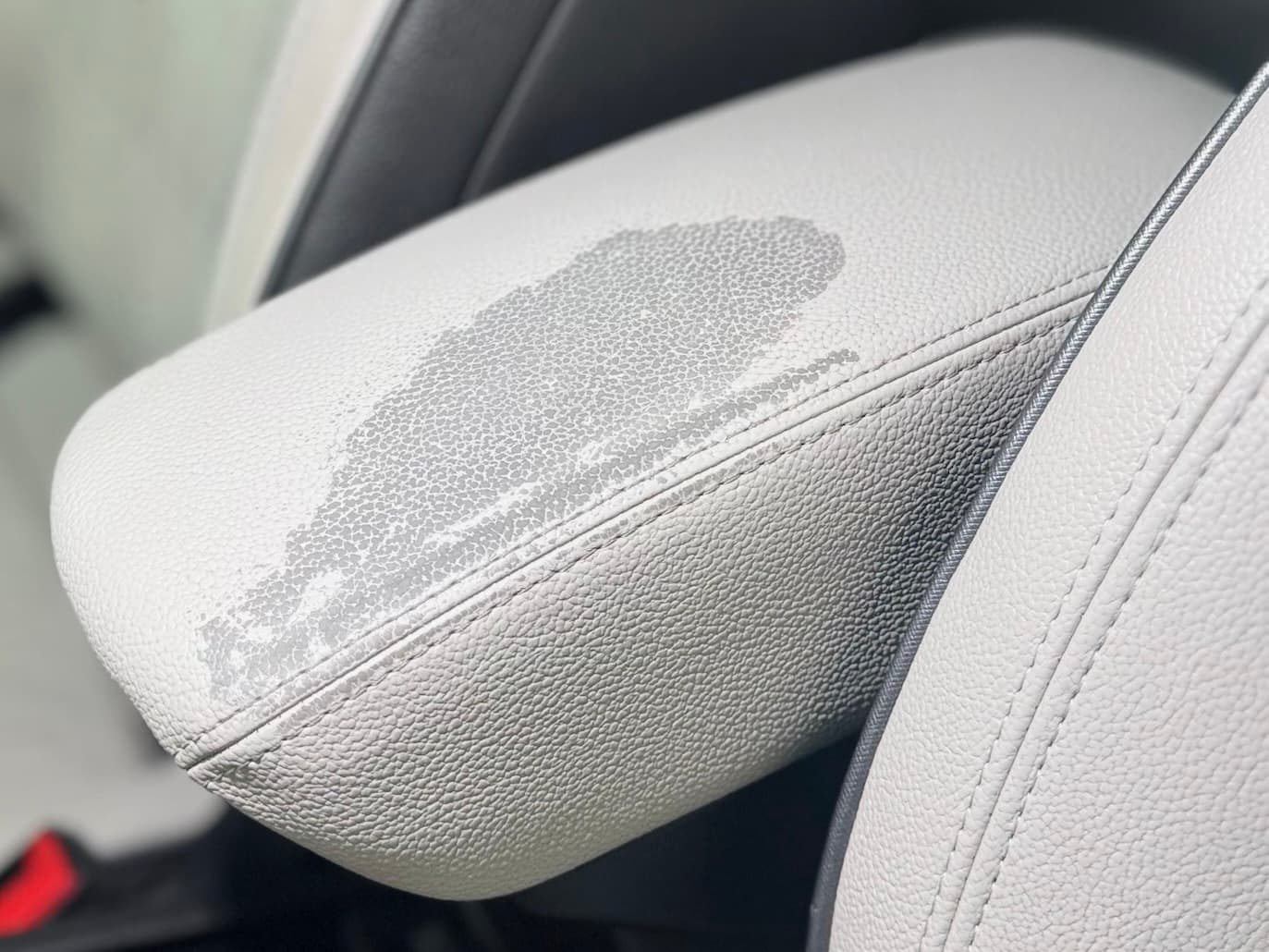 Avant rénovation cuir